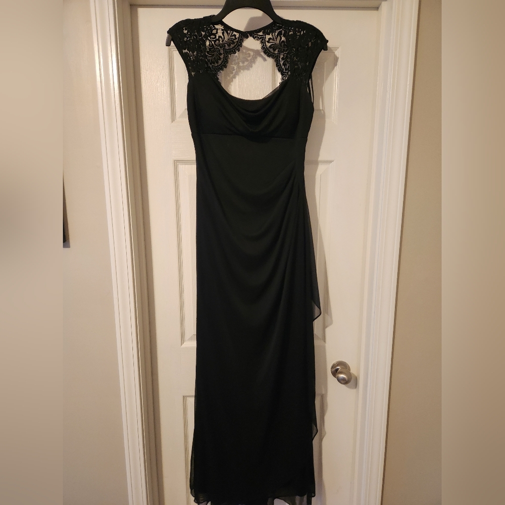Elegant Black Lace Backed Evening Dress - Picture 1 of 3